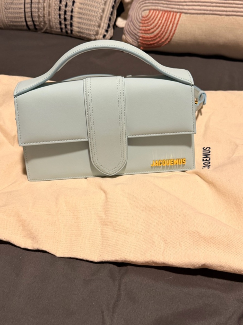 Jacquemus baby blue leather shoulder bag with gold logo - Picture 6 of 13